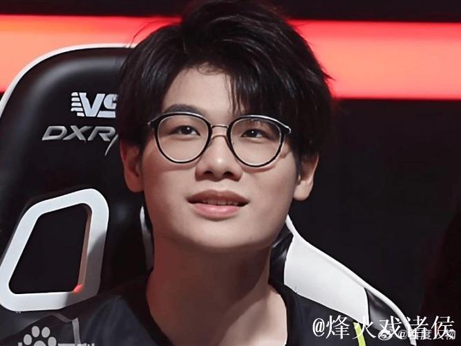 2025百度电竞风云人物榜:一诺、无畏、九尾、花海、33Svan 2025百度电竞风云人物榜:一诺、无畏、九尾、花海、33Svan